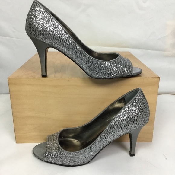 Touch of Nina Womens Silver Peep Toe Heels  8M - Picture 4 of 8